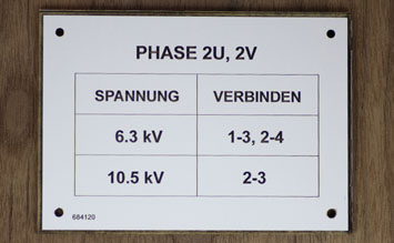 Metalna pločica s natpisom